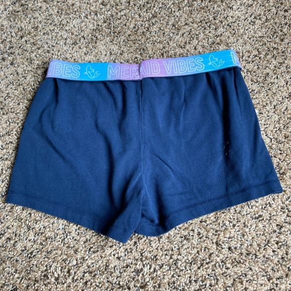 Shorts - Picture 3 of 3